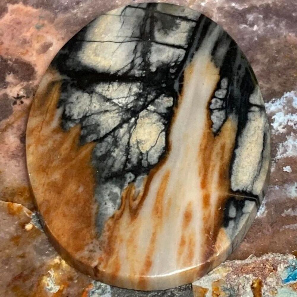 Maligano jasper cabochon